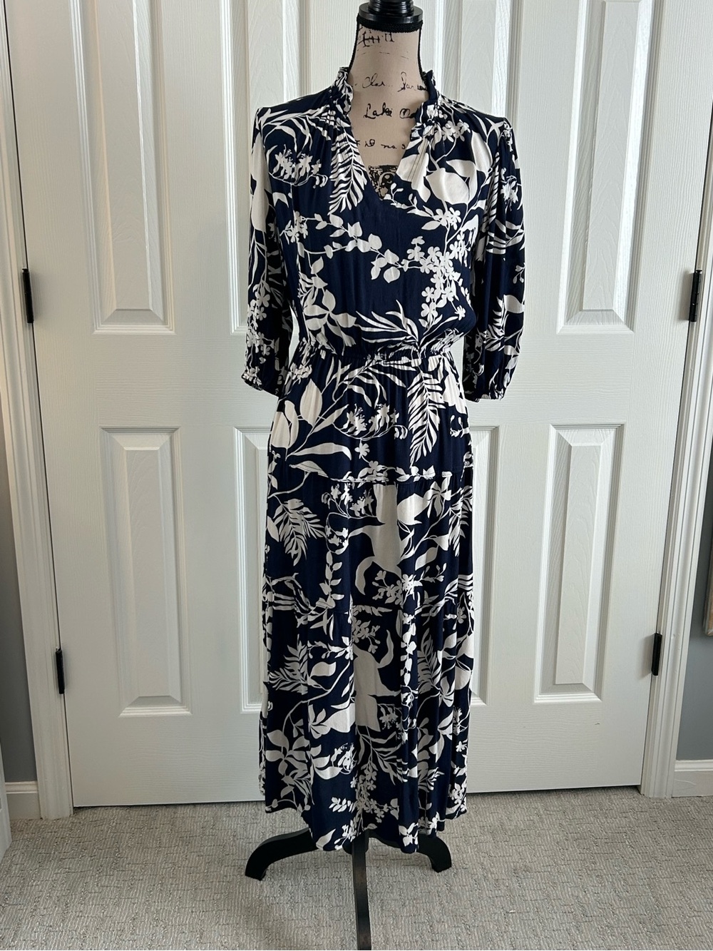 Ophelia Roe navy blue 3/4 sleeve, tiered dress
Size small